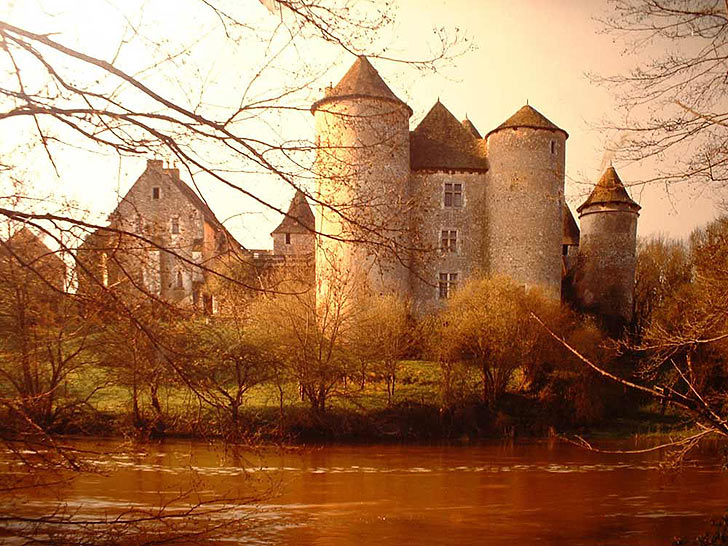 CHATEAU DE FORGES : un château fort